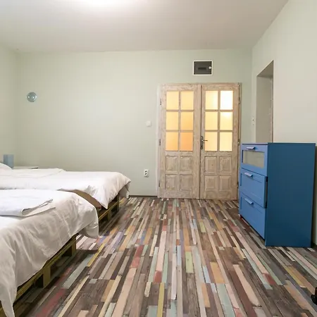 Seosko Domacinstvo Pustolov *