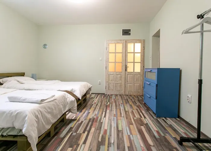 Seosko Domacinstvo Pustolov *