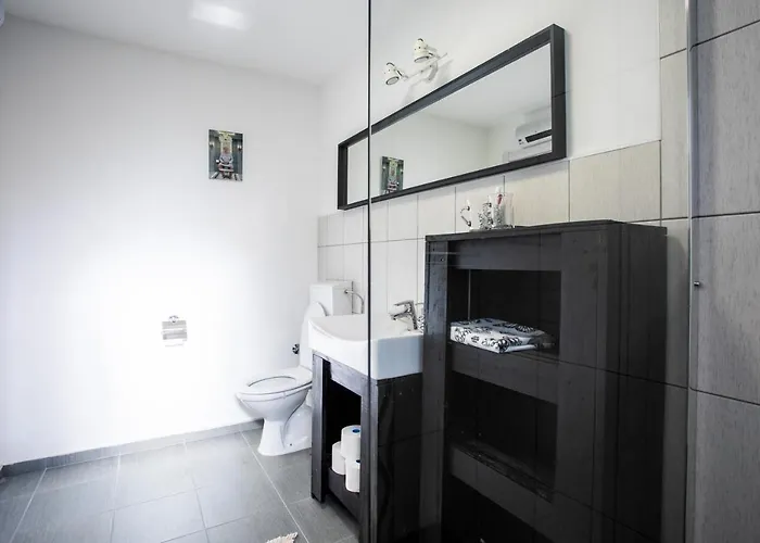 Seosko Domacinstvo Pustolov *